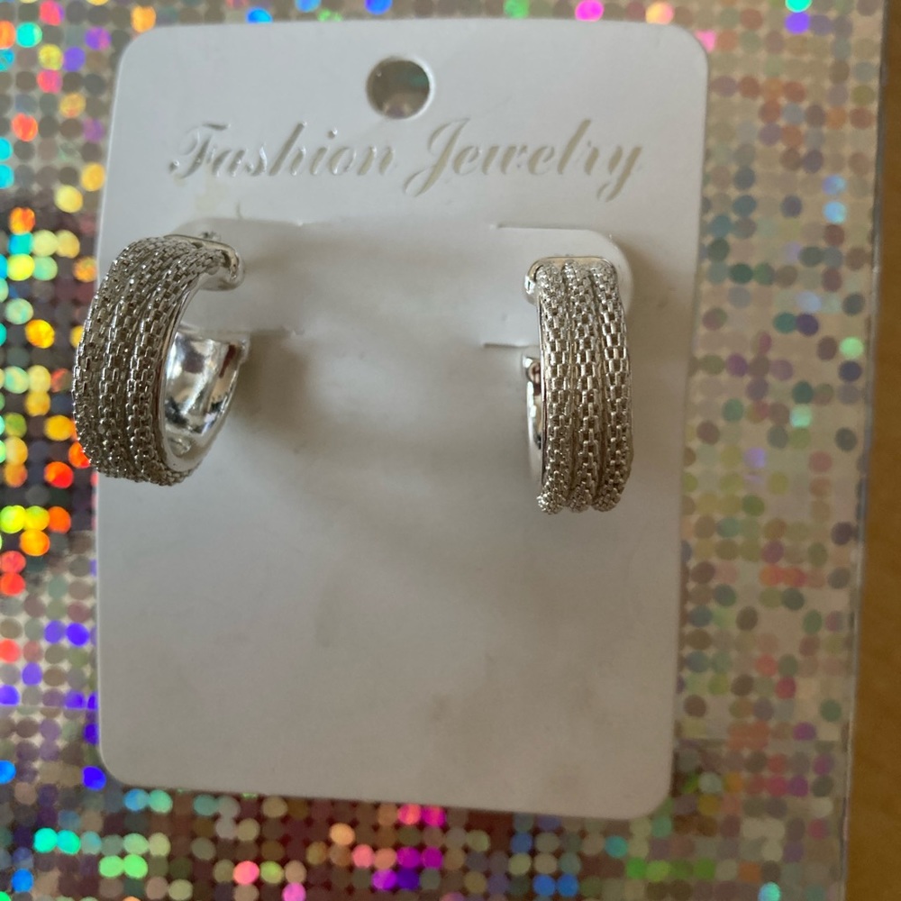 NWOT SILVER HOOP EARRINGS -- UNIQUE TEXTURE
